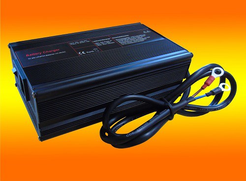 PYLONTECH Batterie Ladegerät 48Volt / 10A LiFePO4 Lithium Batterie